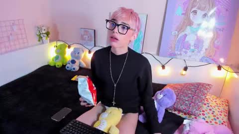 Snapshot of strawberry_kitty_ chatting on November 15, 4:21 am strawberry_kitty_ online show from November 15, 4:21 am