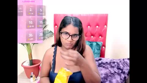 strawberry_lipz online show from September 18, 6:37 am