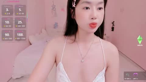 strawberry_loveee online show from September 29, 3:39 pm