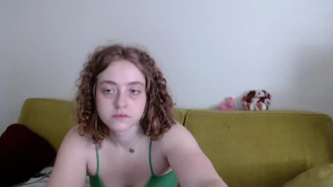 Strawberrylotsacake online show from April 29, 2:43 pm