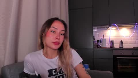 Snapshot of strawberrypie99 chatting on November 13, 10:25 am Tati and Lola online show from November 13, 10:25 am