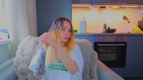 Tati and Lola online show from May 5, 6:21 am