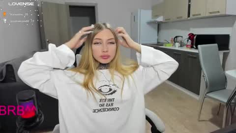 Streis  open pvt online show from October 17, 3:25 pm