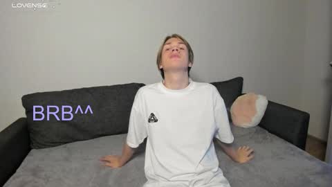 Streis  open pvt online show from November 8, 7:01 pm