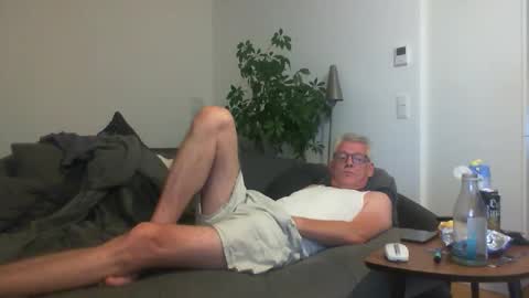Snapshot of stremic chatting on September 10, 3:17 am stremic online show from September 10, 3:17 am