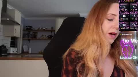 Snapshot of stripmequick chatting on May 8, 9:36 am Amorina online show from May 8, 9:36 am