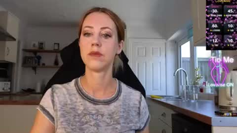 Snapshot of stripmequick chatting on June 25, 9:14 am Amorina online show from June 25, 9:14 am