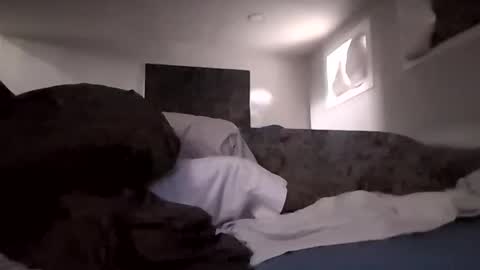 Cumallcumnow online show from April 1, 7:22 pm