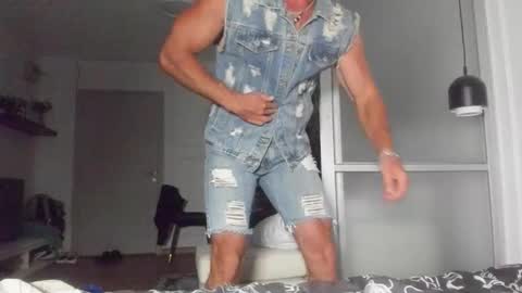 Snapshot of strong_arni chatting on October 21, 5:02 pm Strong Arni online show from October 21, 5:02 pm