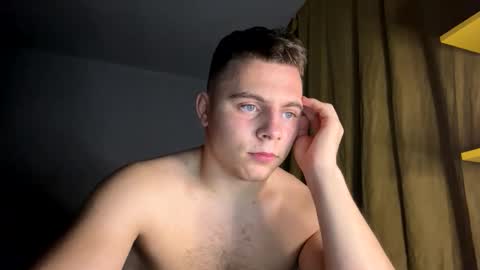 Snapshot of strong_baby chatting on November 18, 11:26 pm Strong Baby online show from November 18, 11:26 pm