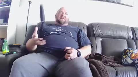 Snapshot of strong_bear89 chatting on January 12, 8:14 pm strong_bear89 online show from January 12, 8:14 pm