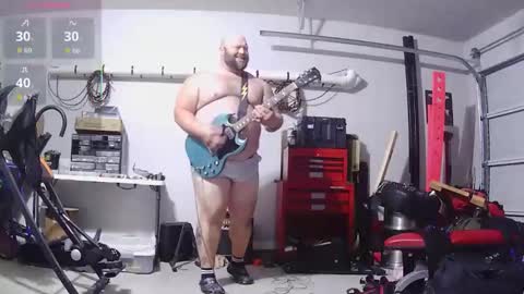 strong_bear89 online show from April 28, 7:52 pm