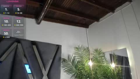 Snapshot of strong_girl_ chatting on December 5, 10:57 am Alexa online show from December 5, 10:57 am