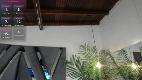 Snapshot of strong_girl_ chatting on December 15, 10:52 am Alexa online show from December 15, 10:52 am