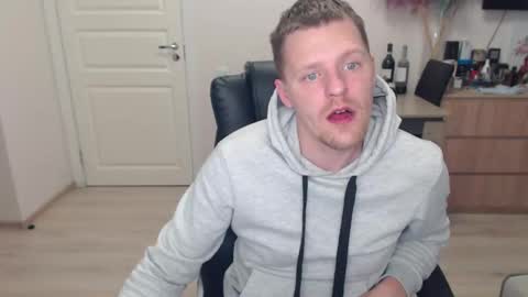 strong_guy_xxx online show from September 20, 11:22 am