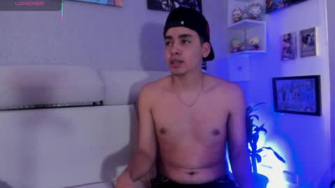 Snapshot of strong_rock69 chatting on April 1, 3:31 pm strong_rock69 online show from April 1, 3:31 pm