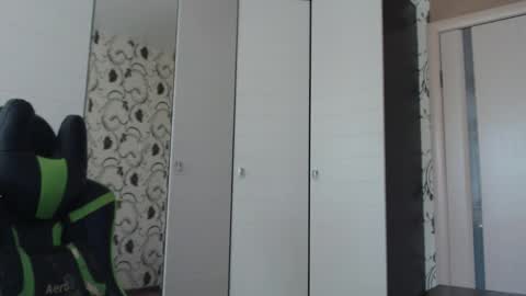 Snapshot of strongass18 chatting on September 11, 9:09 am Alex online show from September 11, 9:09 am