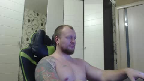 Snapshot of strongass18 chatting on November 15, 11:18 am Alex online show from November 15, 11:18 am