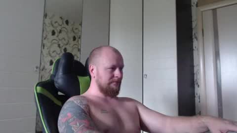 Snapshot of strongass18 chatting on May 8, 8:52 am Alex online show from May 8, 8:52 am