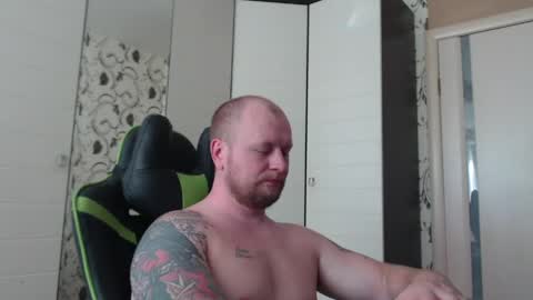 Snapshot of strongass18 chatting on May 19, 7:47 am Alex online show from May 19, 7:47 am
