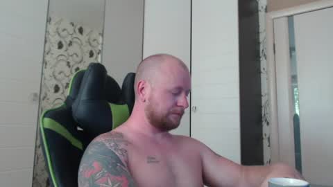 Snapshot of strongass18 chatting on June 10, 10:03 am Alex online show from June 10, 10:03 am