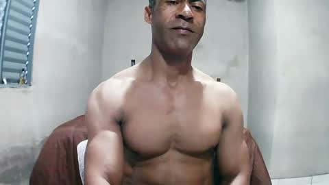 Snapshot of strongdaddyfantastic chatting on June 21, 2:30 pm strongdaddyfantastic online show from June 21, 2:30 pm