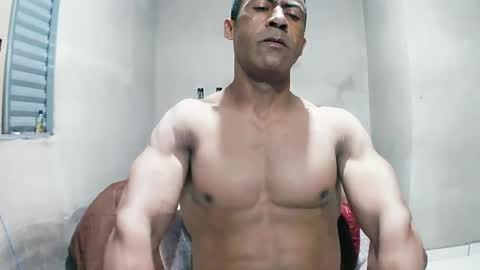 Snapshot of strongdaddyfantastic chatting on June 25, 11:42 pm strongdaddyfantastic online show from June 25, 11:42 pm