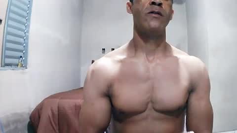 Snapshot of strongdaddyfantastic chatting on July 10, 3:58 pm strongdaddyfantastic online show from July 10, 3:58 pm