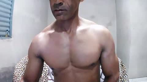 Snapshot of strongdaddyfantastic chatting on July 13, 11:07 pm strongdaddyfantastic online show from July 13, 11:07 pm