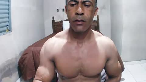 Snapshot of strongdaddyfantastic chatting on July 29, 10:41 pm strongdaddyfantastic online show from July 29, 10:41 pm