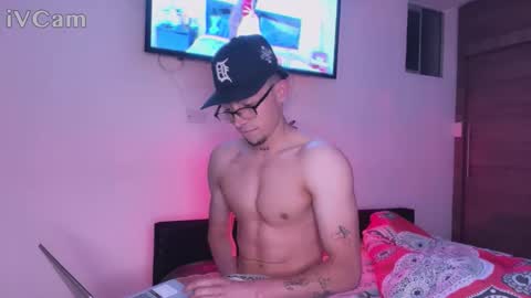 stronghardlatino online show from October 10, 1:04 am