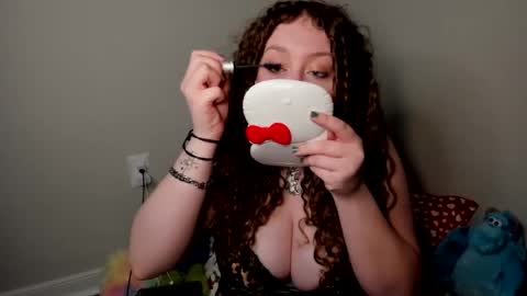 Snapshot of strwbby chatting on November 18, 3:45 am Strwbby online show from November 18, 3:45 am