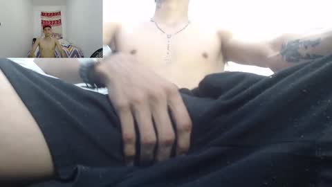 Snapshot of stuart_17 chatting on October 17, 6:38 am stuart_17 online show from October 17, 6:38 am