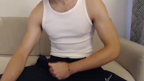 Snapshot of studfromparis chatting on October 23, 10:36 am Stud From Paris online show from October 23, 10:36 am