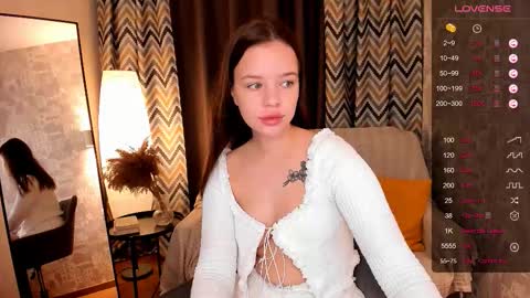 Snapshot of stuffed_cookie chatting on September 12, 2:11 am Mary online show from September 12, 2:11 am