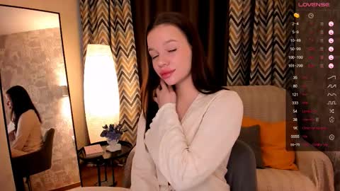 Snapshot of stuffed_cookie chatting on October 19, 6:14 am Mary online show from October 19, 6:14 am