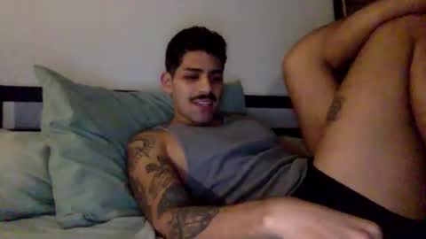 Snapshot of suaveces chatting on November 29, 4:15 am suaveces online show from November 29, 4:15 am