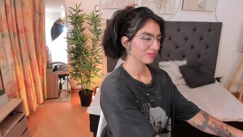 Snapshot of sublimetouch chatting on January 31, 9:05 pm Zoe online show from January 31, 9:05 pm