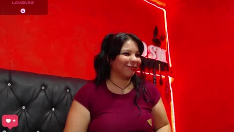 Snapshot of submissive__atina chatting on December 28, 12:04 am Nicky online show from December 28, 12:04 am