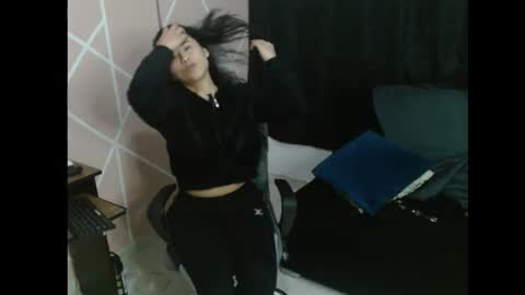 Snapshot of submissiveemily chatting on October 7, 5:37 am submissiveemily online show from October 7, 5:37 am