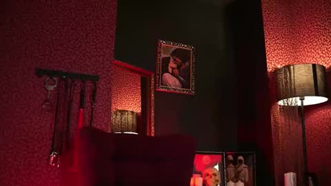 subtleart_ online show from April 28, 2:33 pm