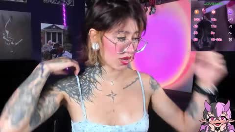Snapshot of succubus_girl_ chatting on September 26, 3:49 pm Alexy online show from September 26, 3:49 pm