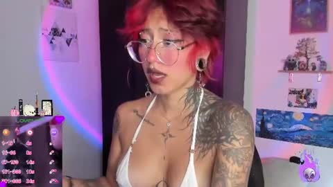 Snapshot of succubus_girl_ chatting on July 22, 2:20 pm Alexy online show from July 22, 2:20 pm