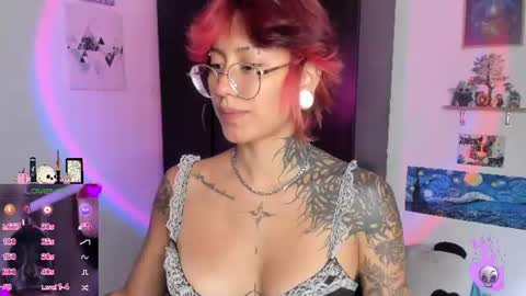 Snapshot of succubus_girl_ chatting on July 28, 3:21 pm Alexy online show from July 28, 3:21 pm