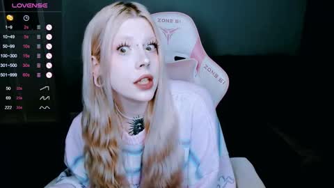 Snapshot of succubus_leslie chatting on September 23, 12:24 am succubus_leslie online show from September 23, 12:24 am