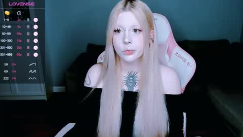 Snapshot of succubus_leslie chatting on September 28, 11:43 pm succubus_leslie online show from September 28, 11:43 pm