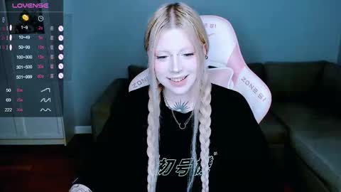 Snapshot of succubus_leslie chatting on September 30, 11:10 pm succubus_leslie online show from September 30, 11:10 pm