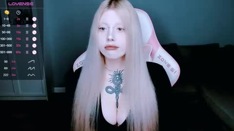 Snapshot of succubus_leslie chatting on October 6, 11:35 pm succubus_leslie online show from October 6, 11:35 pm