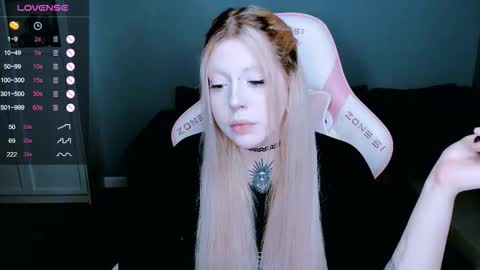 Snapshot of succubus_leslie chatting on October 15, 11:49 pm succubus_leslie online show from October 15, 11:49 pm