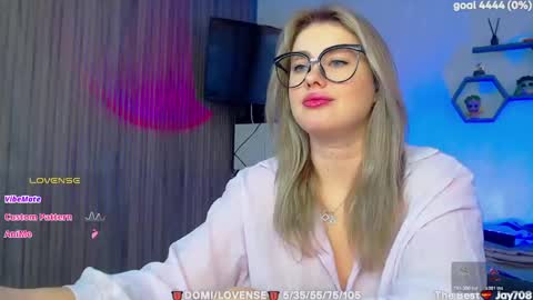 suchcute_ online show from February 17, 3:03 am